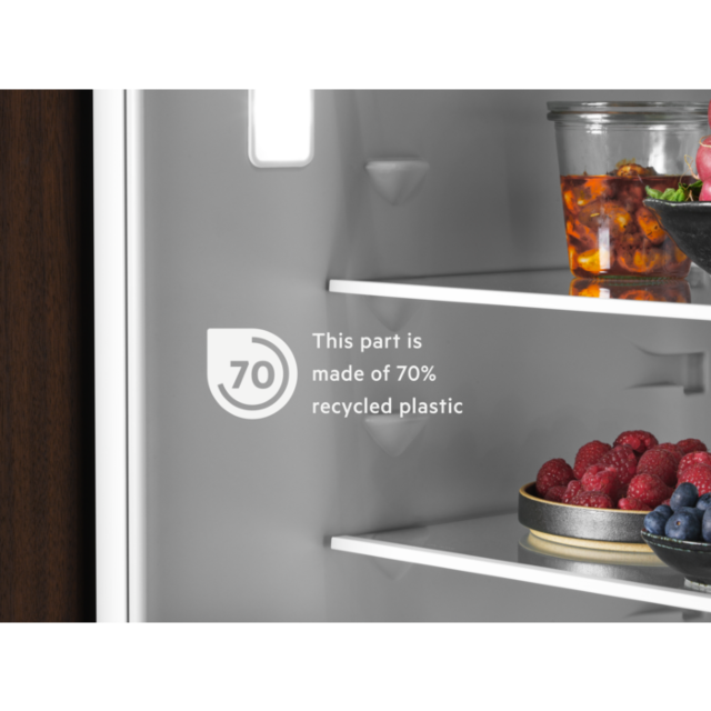 AEG NSC8M191DS 54.6cm 70/30 Integrated Frost Free Fridge Freezer - White