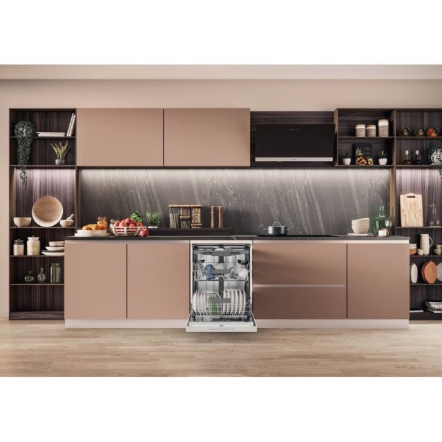 Hotpoint HD7FHP33UK Dishwasher - White - 15 Place Settings