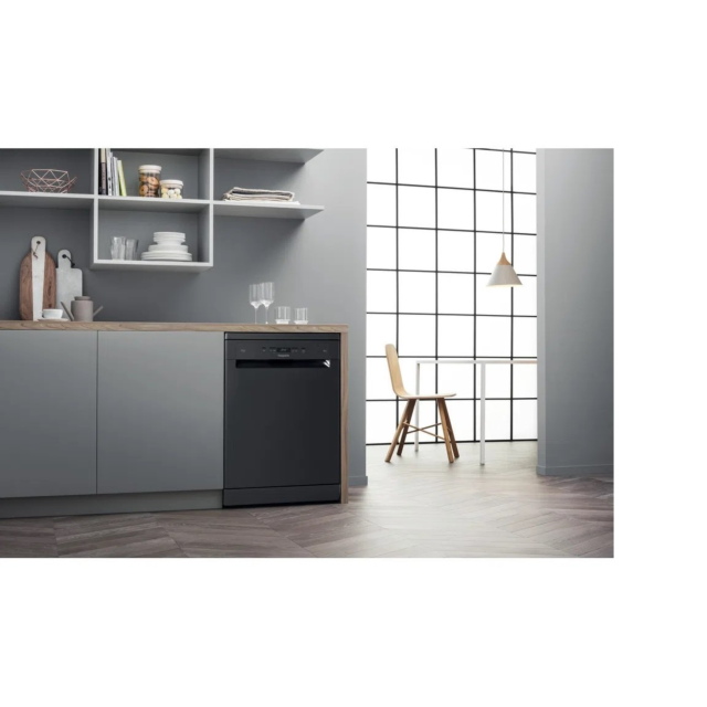 Hotpoint HFC3C26WCBUK Freestanding Full-Size Dishwasher