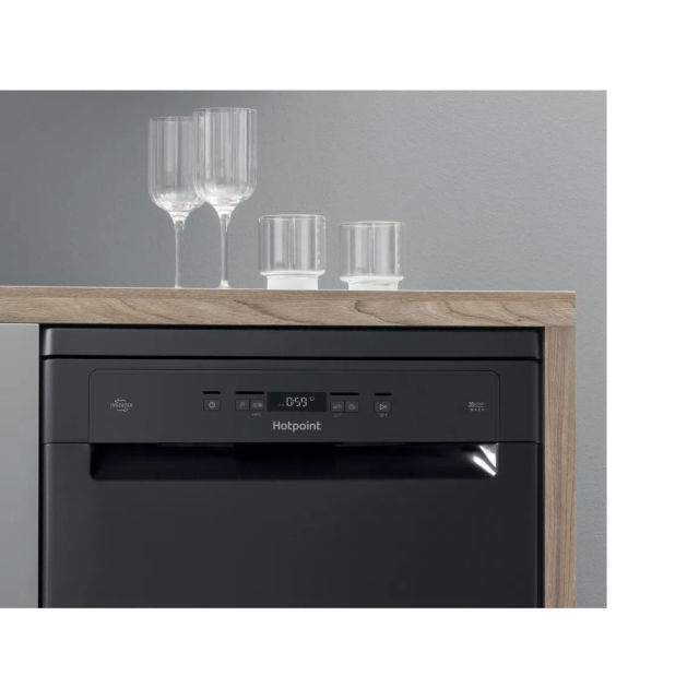 Hotpoint HFC3C26WCBUK Freestanding Full-Size Dishwasher