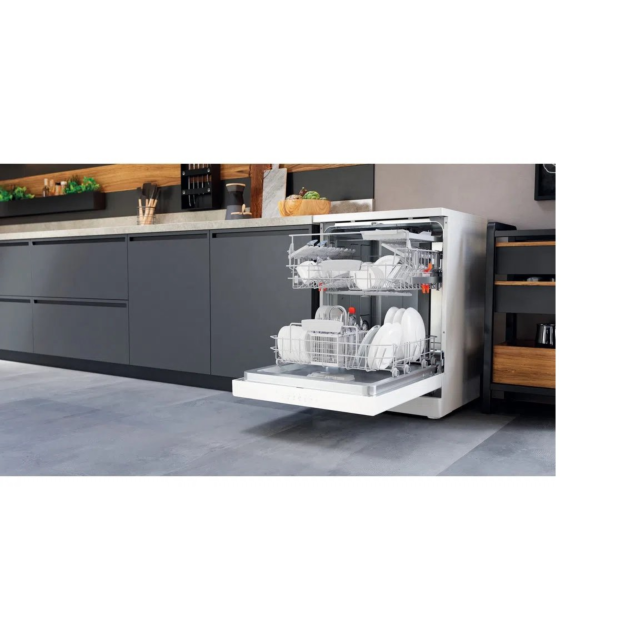 Hotpoint HFC3C26WCUK Freestanding Full-Size Dishwasher