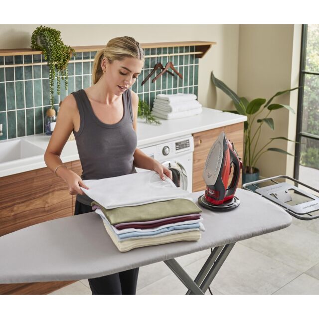 Morphy Richards 303250 Easy Charge 360 Cordless Iron
