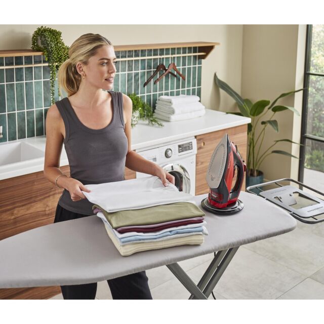 Morphy Richards 303250 Easy Charge 360 Cordless Iron