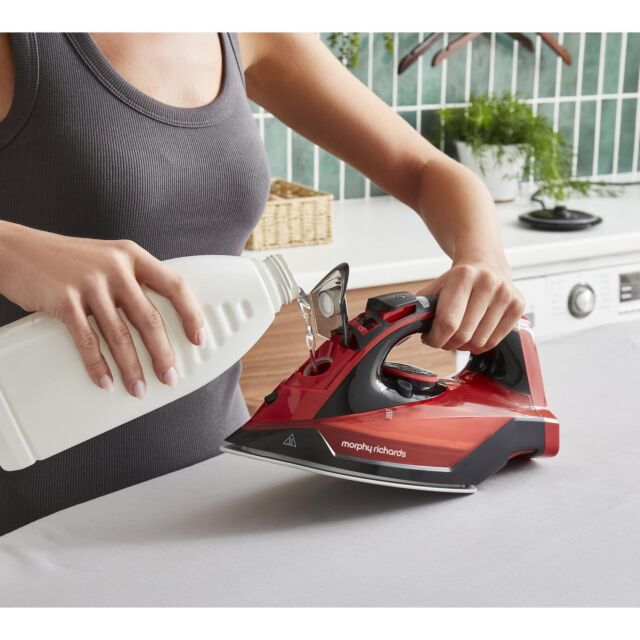 Morphy Richards 303250 Easy Charge 360 Cordless Iron